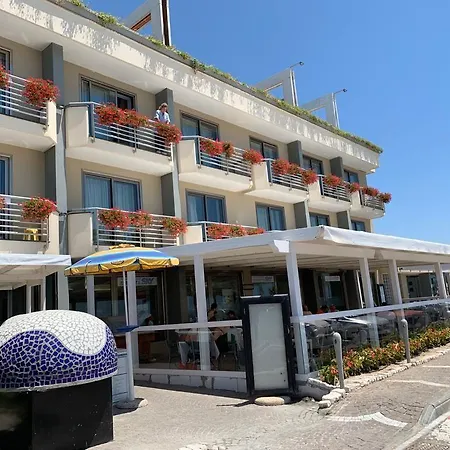 Hotell Ancora 4*