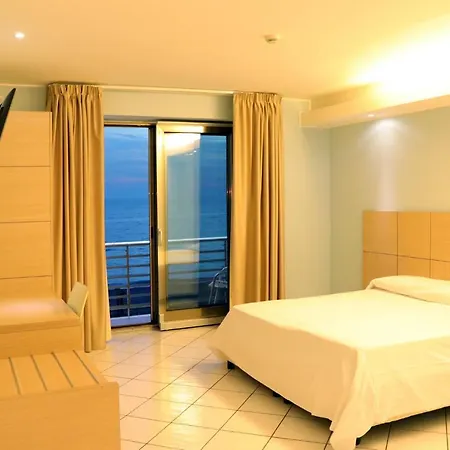 Hotell Ancora 4*