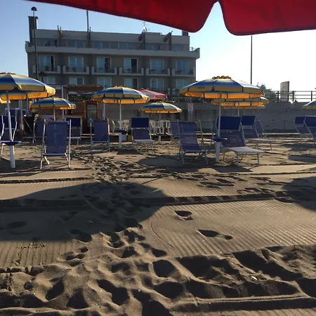 Ancora 4*